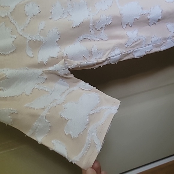 LOFT short sleeve t shirt with flowers size medium - Picture 5 of 5